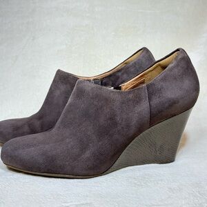 Clarks Artisan Womens Wedge Size 10 Grey Suede Side Zip Ankle Leather Boot